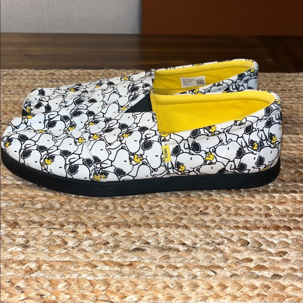 Mens Tom Peanuts Snoopy White and Yellow Slip-Ons shoes size 12 - Picture 3 of 8